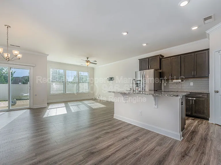 630 Cypress Glen Ln — Photo 9