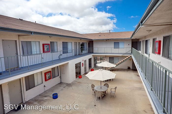 1st image of 11520 Menlo Ave APT 13