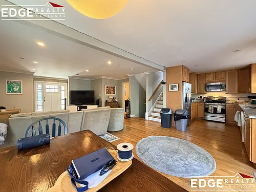 39 Selkirk Rd Photo 1