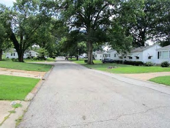 Exterior Neighborhood (street photo)