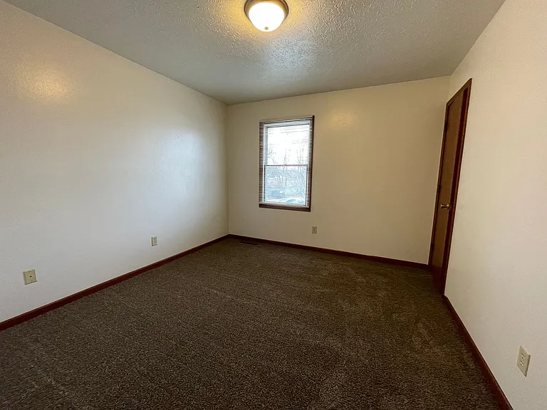 519 S Silverwood Ln #F — Photo 5