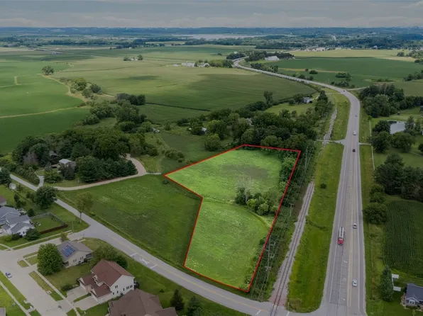 4 Zell Mar Acres, North Liberty, IA 52317