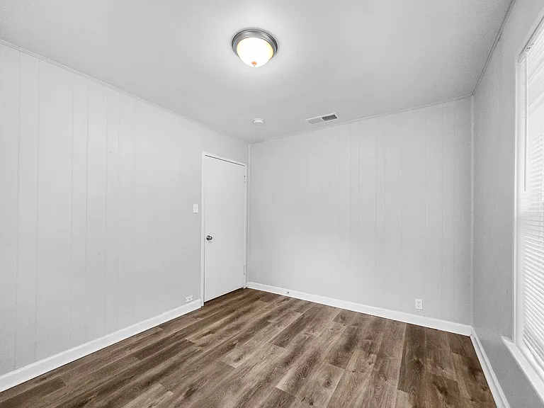 904 Bales St — Photo 11