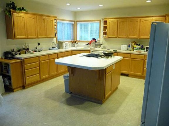 2nd image of 2825 NE Aurora Dr