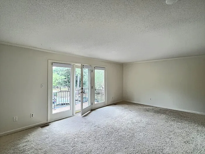 1515 E Franklin St #16 — Photo 12