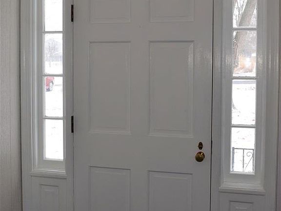 3rd image of 502 W Giles Ln