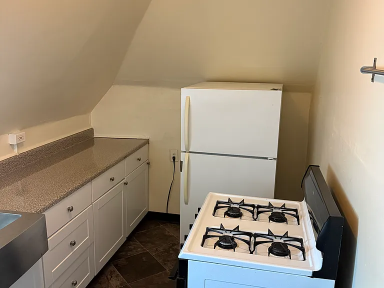 42 Rowley St #7 — Photo 16