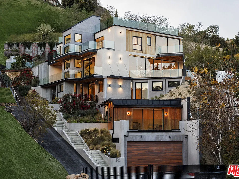 3755 Camino De La Cumbre