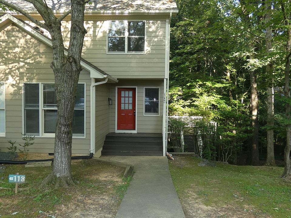 Front of home with deck to the side