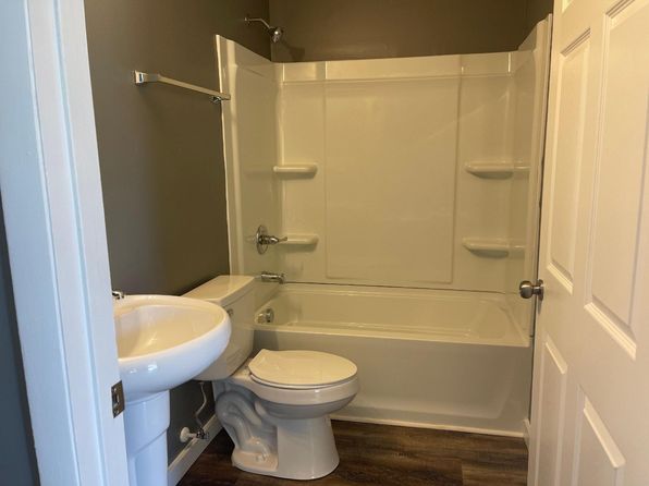 410 N Railroad Es St #A & B