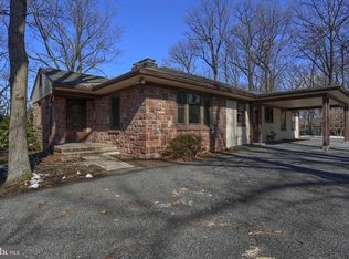 27 Orchard Rd, Lancaster, PA 17601