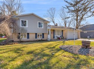 10284 Buno Rd, Brighton, MI 48114