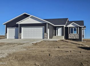4558 Trailblazer Loop, Mandan, ND 58554