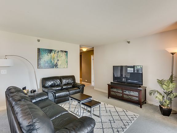 4th image of 401 E Ontario St APT 1402