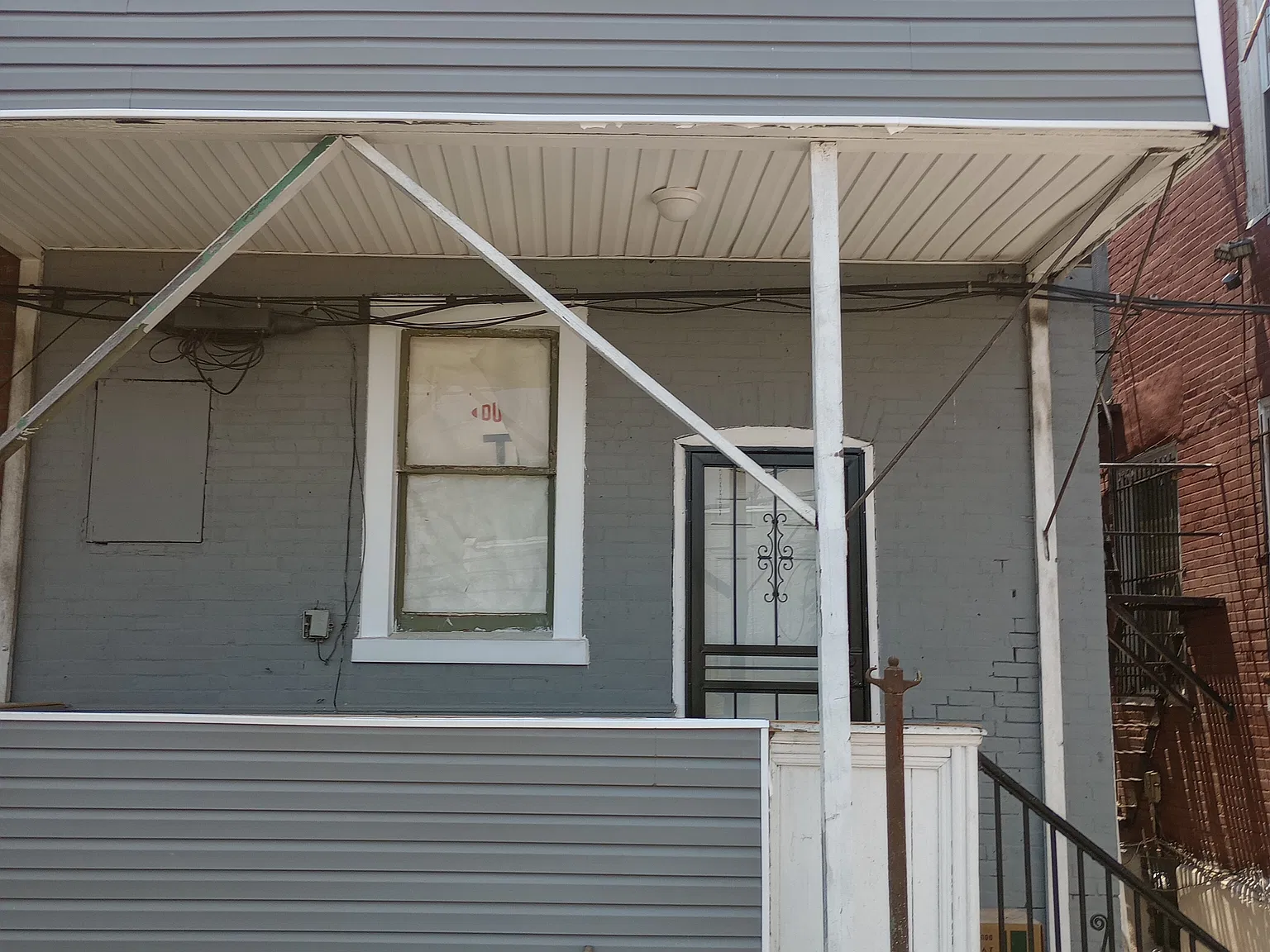 4 bed, 1.5 bath, 2069 sqft, $2,500 — Photo 1