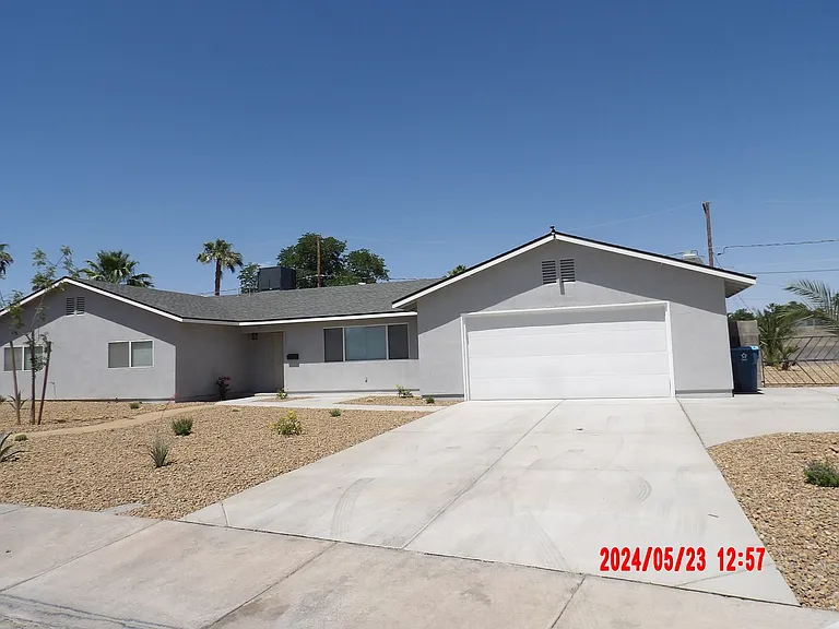 4240 Gaye Ln — Photo 1