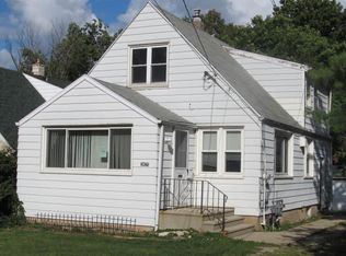4046 S 41st St, Greenfield, WI 53221
