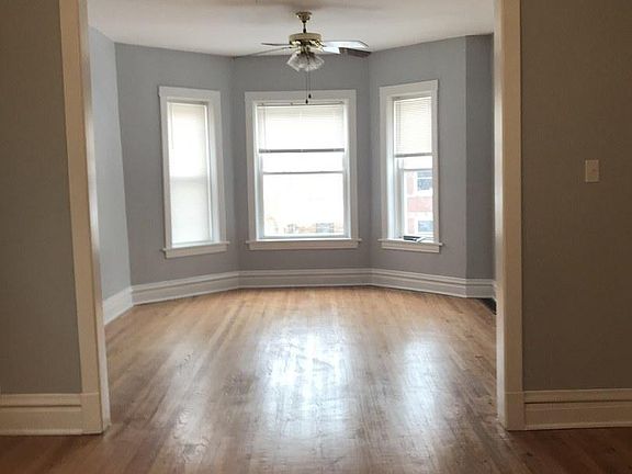 4th image of 2214 W Eastwood Ave #2