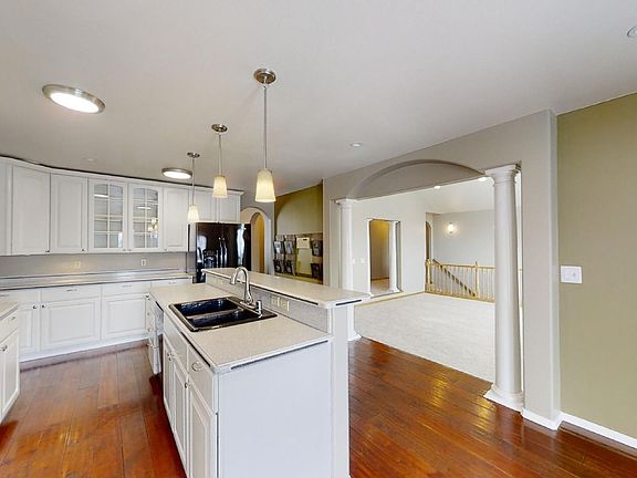 5th image of 651 Finsbury Ct