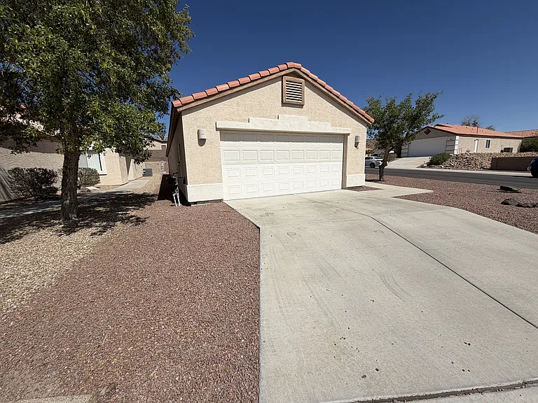 2460 Topanga Dr — Photo 2