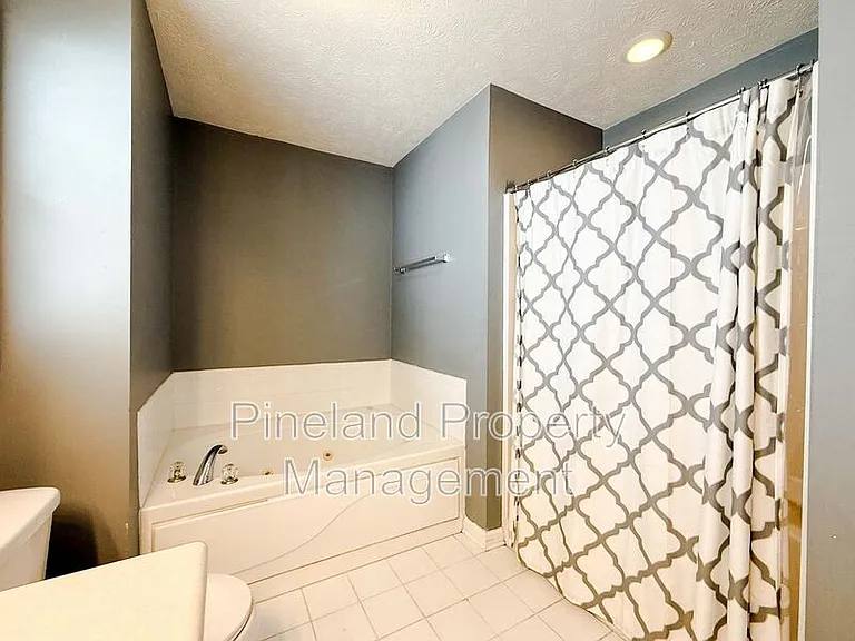225 Shakerstone Dr — Photo 16