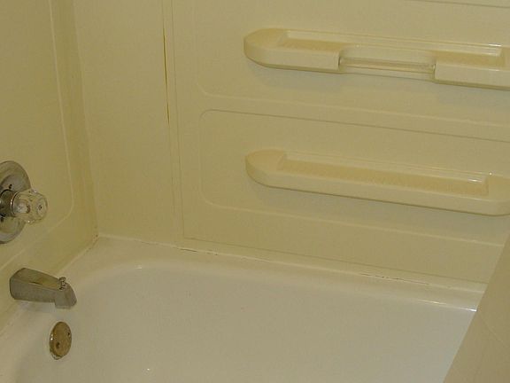 4th image of 812 W Main St #1