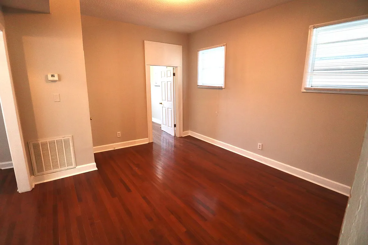 Building Photo - 27 Nassau St #A