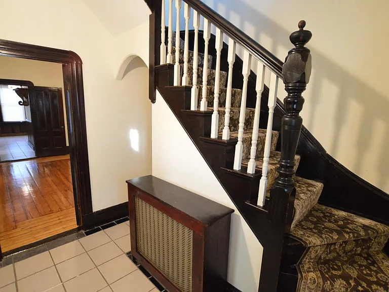 84 Crescent Ave — Photo 2