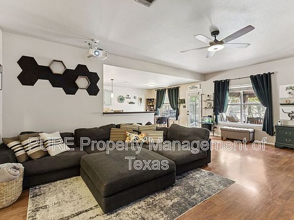 4th image of 2412 Chestnut Path