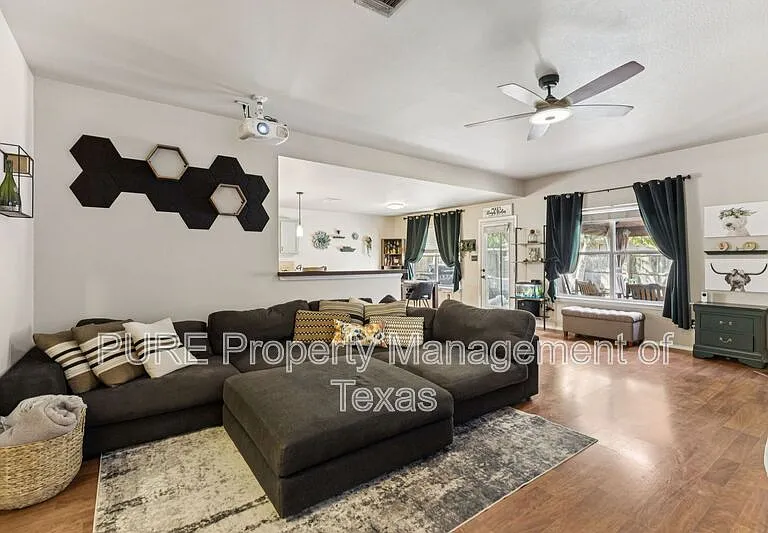 2412 Chestnut Path — Photo 4