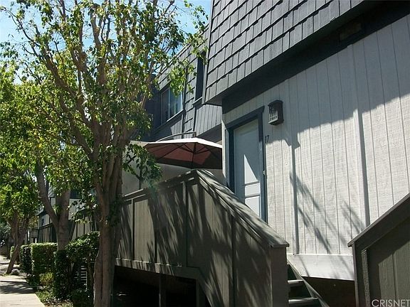 3rd image of 18550 Hatteras St Unit 17