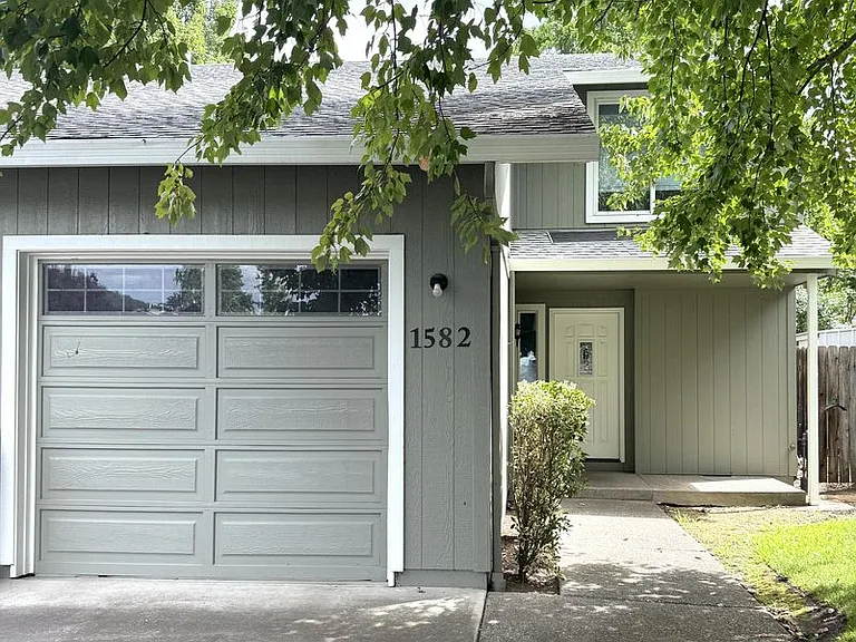 1582-1584 Hondeleau Ln — Photo 1
