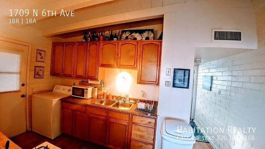 Mid-century 1953, 1bed/1bath duplex at the Bronx Park, near the University of Arizona! — Photo 2