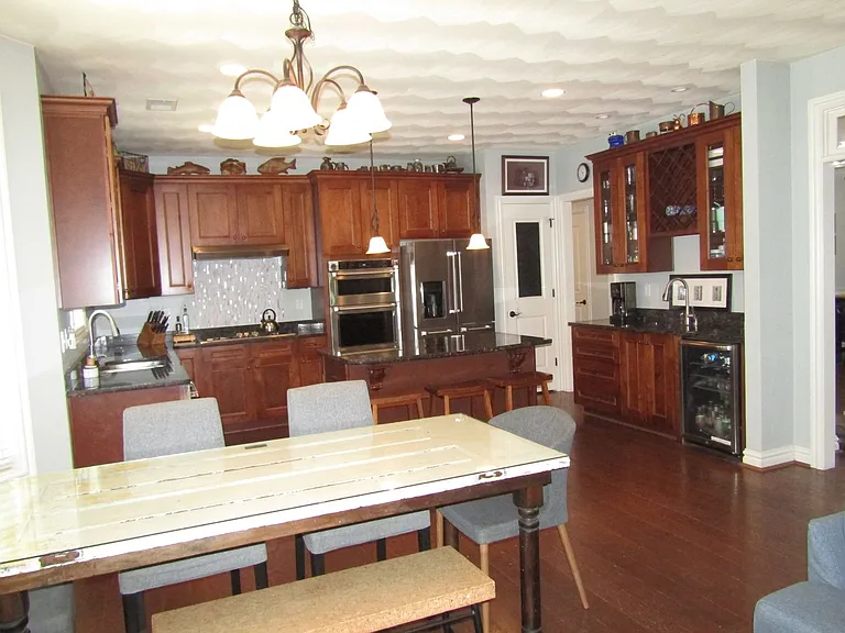 2084 Kittridge Dr — Photo 12