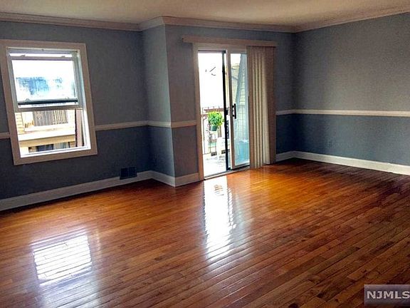 4th image of 233 Midland Ave #111-503
