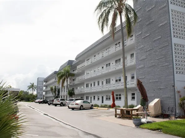 3018 59th St S APT 309, Gulfport, FL 33707