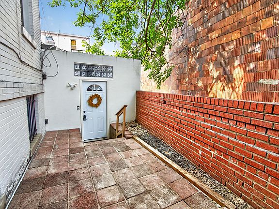 3rd image of 768 Quebec Pl NW APT B