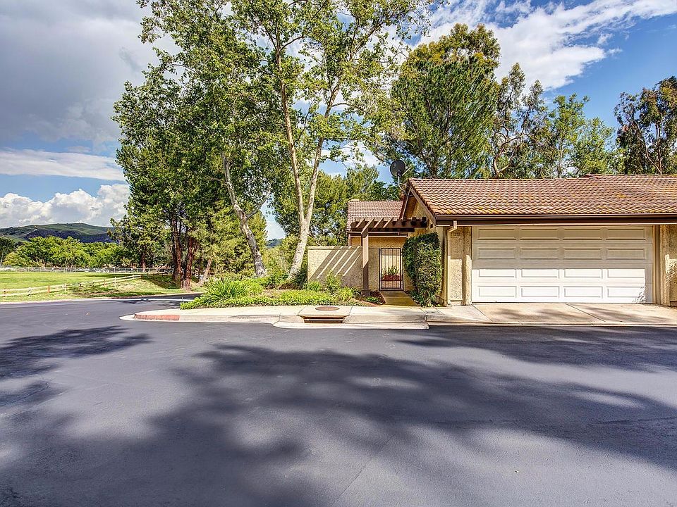 1st image of 132 N Rosehedge Ln