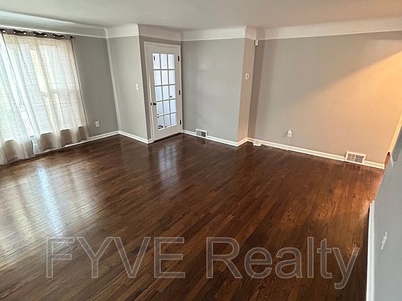 5th image of 106 E 267th St