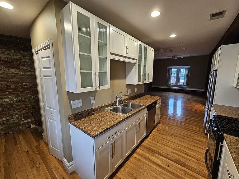 1012 Allen Ave #3 — Photo 5