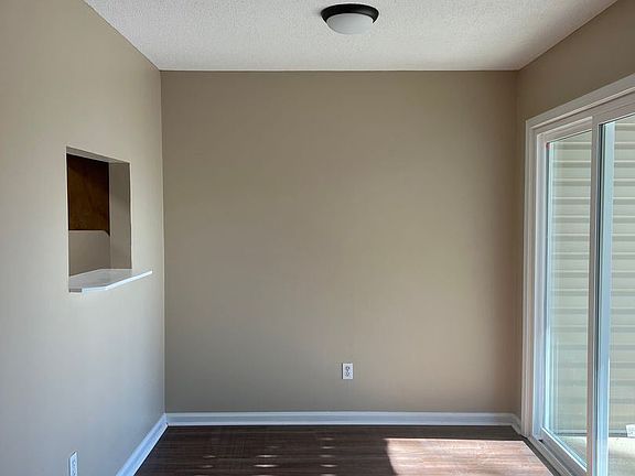 5th image of 327 Candlebrook Dr