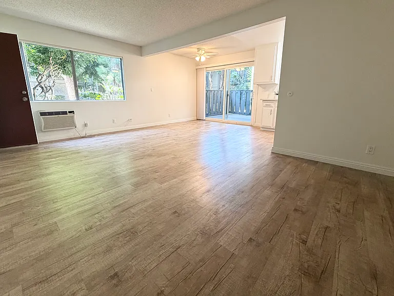 Pinewood Park Apartments — Photo 10