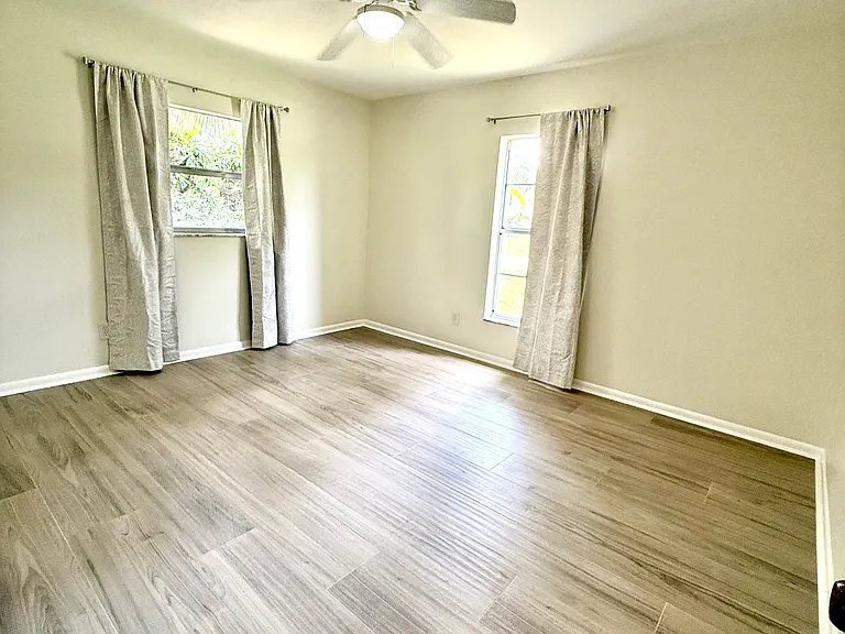 512 Oakhurst St — Photo 13