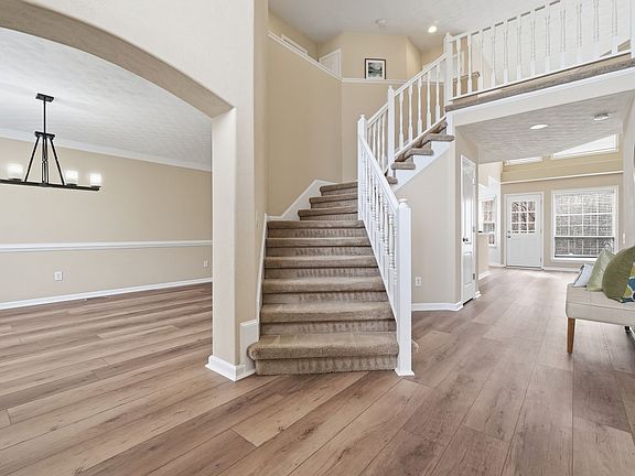 5th image of 2537 Springhaven Dr