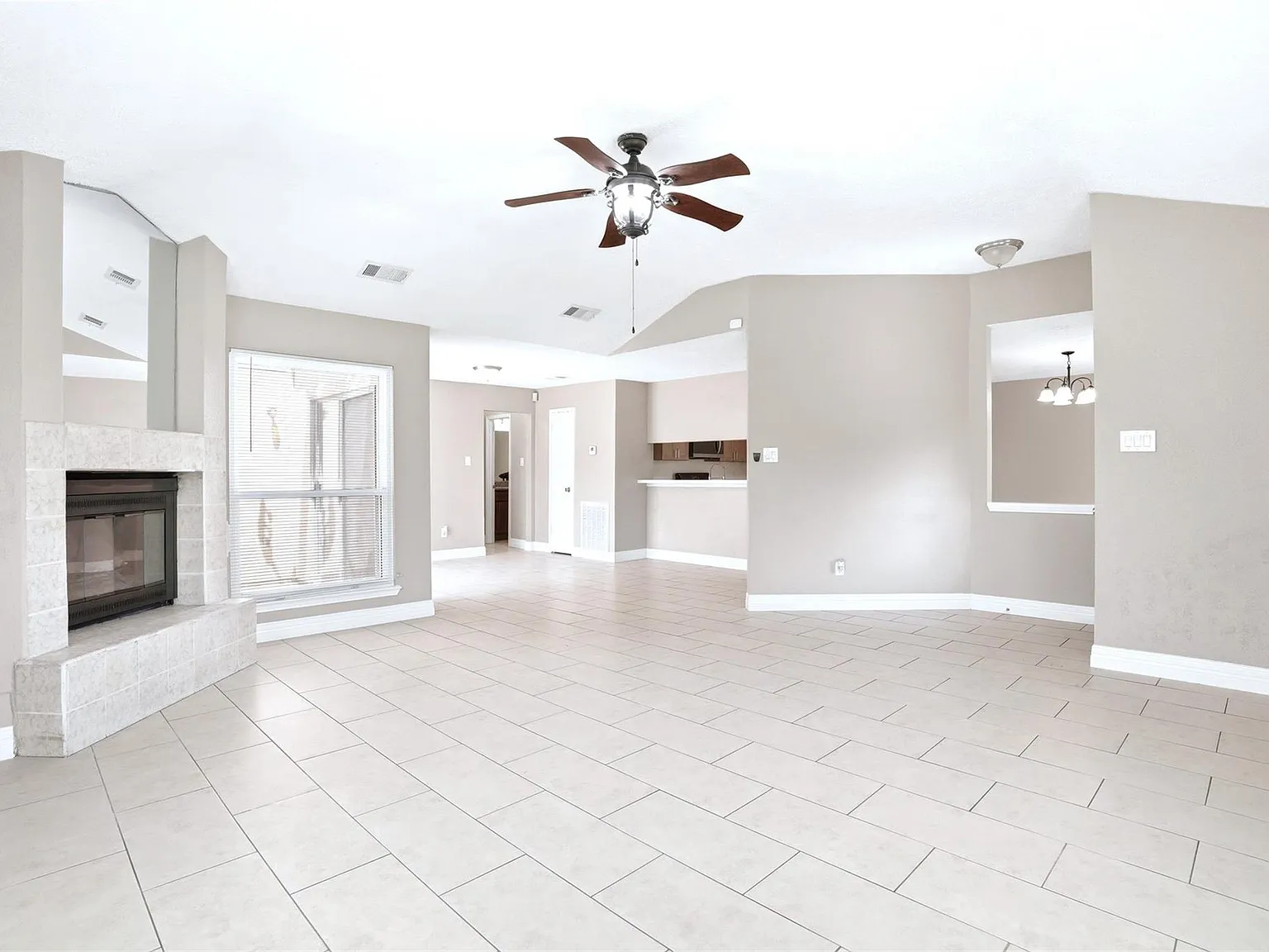 3 bed, 2.0 bath, 1750 sqft, $1,900 — Photo 1