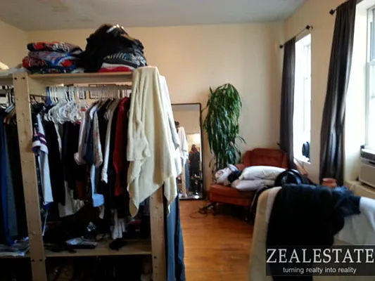 Rented by ZealEstate Group Inc | media 22