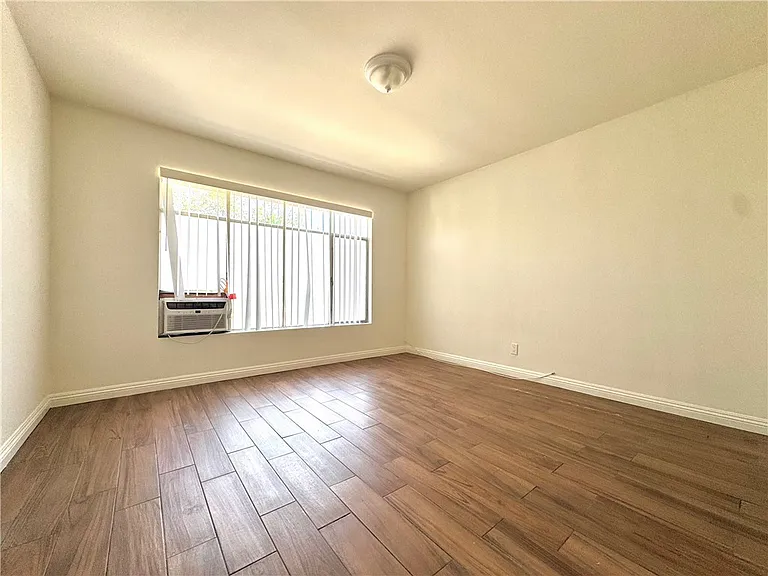 233 S Baldwin Ave #D — Photo 9