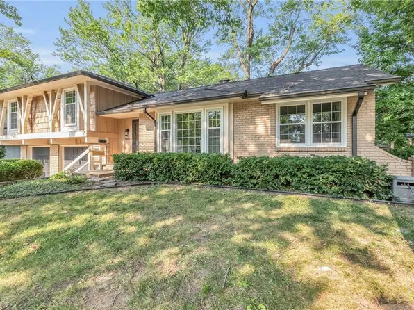 9608 Glenwood St, Overland Park, KS 66212