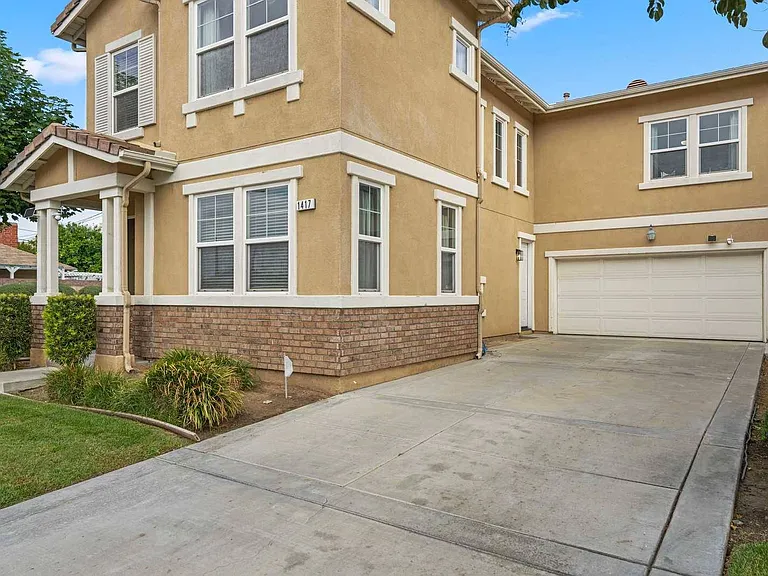 1417 Marengo Ct — Photo 36