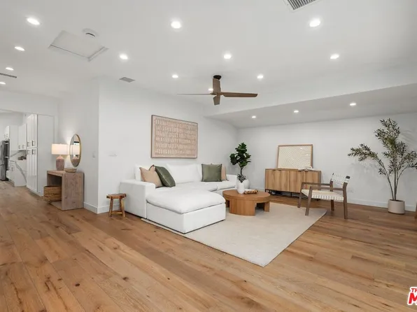 22126 De La Osa St, Woodland Hills, CA 91364